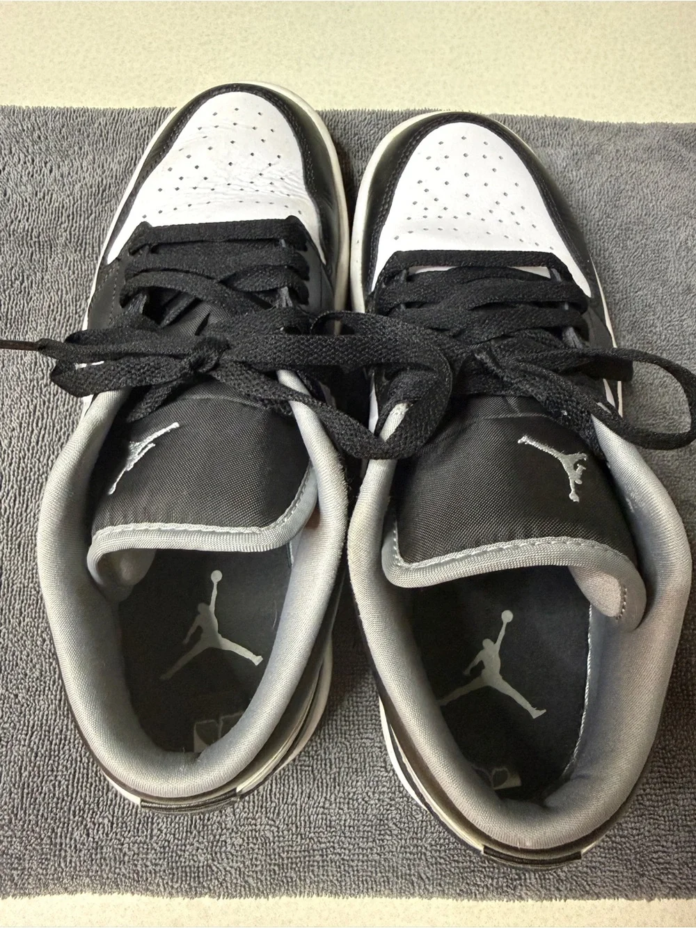 Jordan Low-Top Sneakers in Black, White, Gray